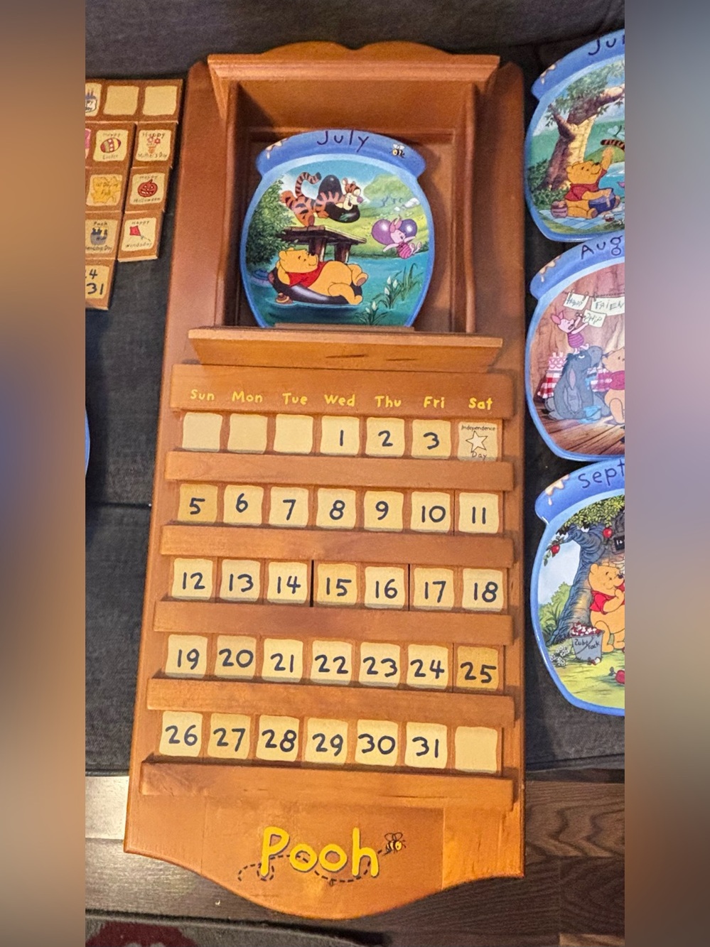 Bradford Exchange Winnie the Pooh Perpetual Wall Calendar w/12plates&all pieces.